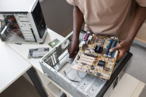 Lire la suite à propos de l’article Maintenance Informatique : Préventive vs Curative – Laquelle Est Idéale Pour Votre Entreprise ?