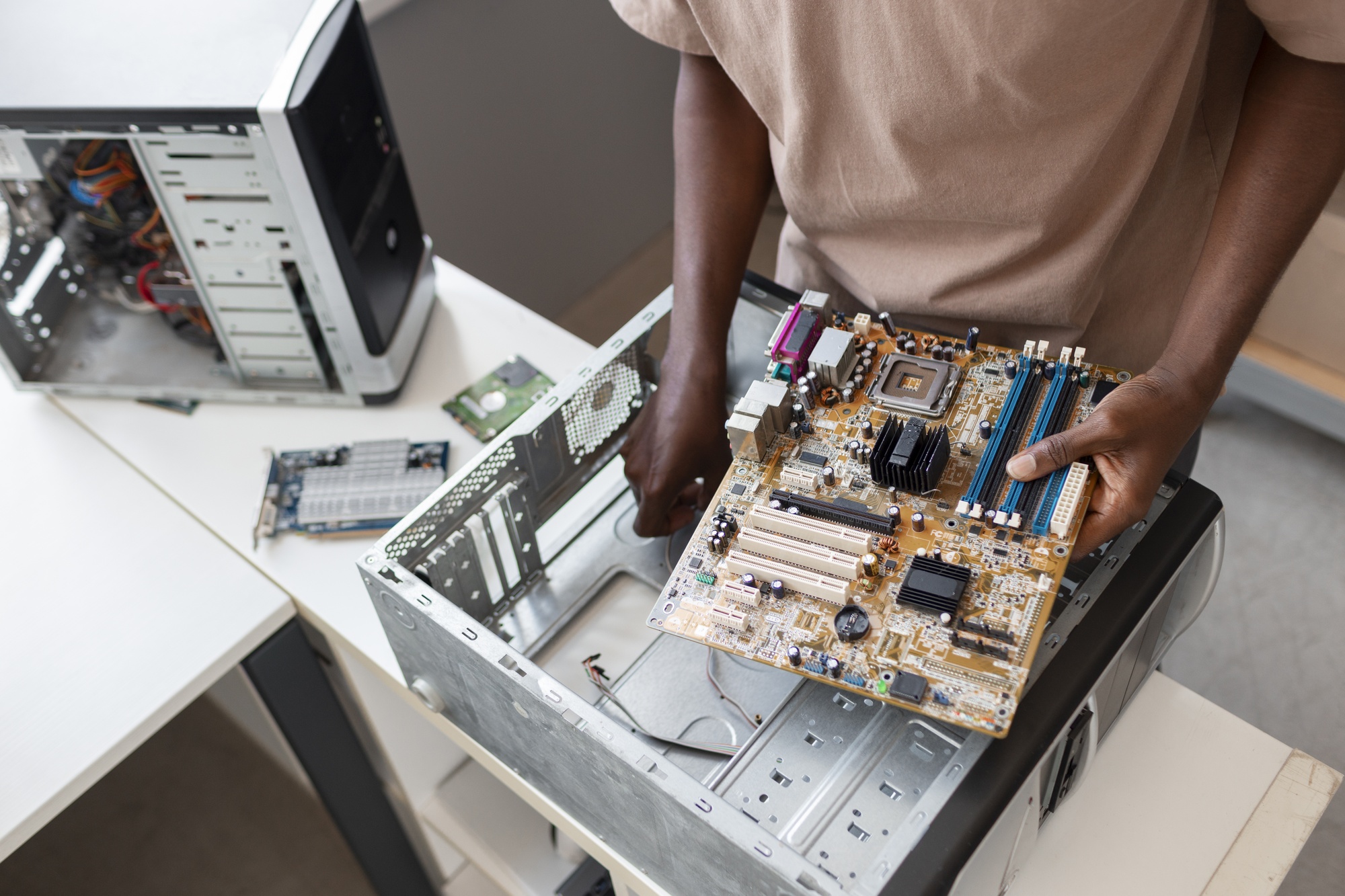 You are currently viewing Maintenance Informatique : Préventive vs Curative – Laquelle Est Idéale Pour Votre Entreprise ?